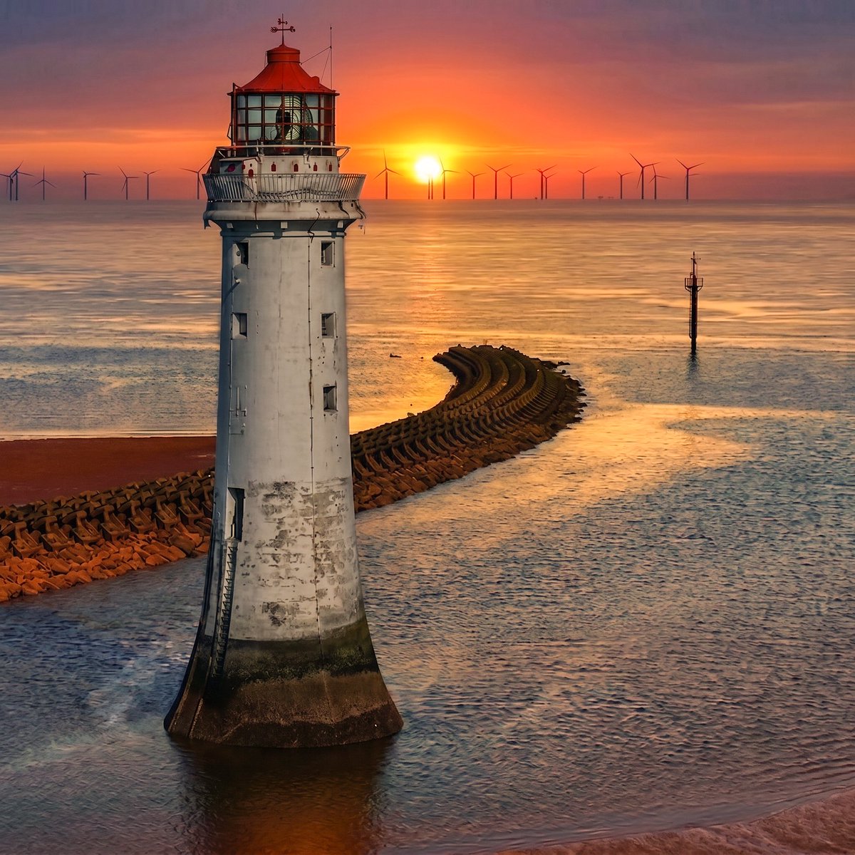 LiverpoolVista's tweet photo. Watching the Liverpool Bay sunset from Perch Rock Lighthouse, New Brighton. Goodnight folks. https://t.co/EjJNxaku2e