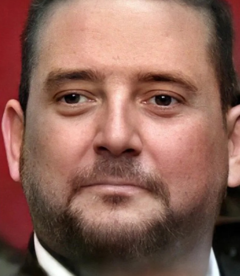 Apu_elrojo's tweet photo. José Luis Ábalos: 430.000 € de mascarillas en plena pandemia: 24 años de prisión.

Tomás Díaz Ayuso: 286.000 € de mascarillas en plena pandemia: Ni siquiera fue imputado.

"La justicia es igual para todos" https://t.co/2Veuc64Dmf