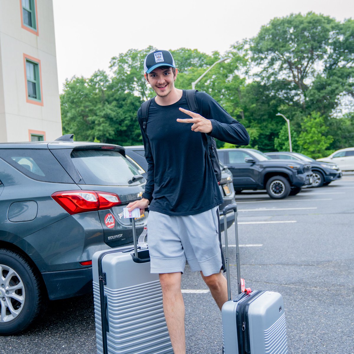 StonyBrookMBB's tweet photo. Home for the summer🏠

🌊🐺 x #CAAHoops https://t.co/jWdJK35PO2