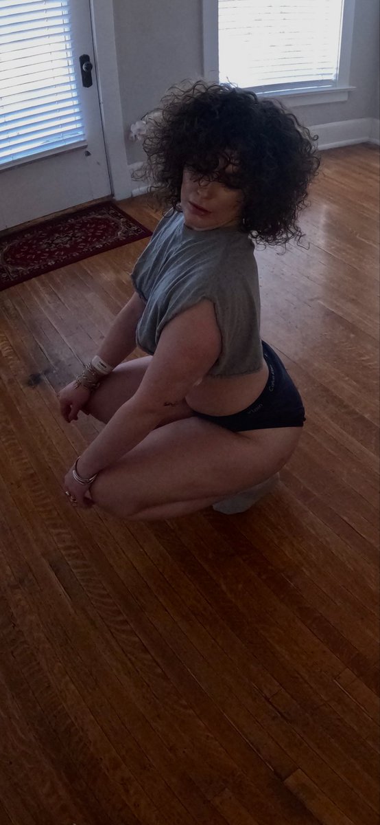 exoticellee's tweet photo. in ur boyfriends boxers ;) #calvinklein #model #explore #sexy #hehe https://t.co/bJ5A3ogEXP