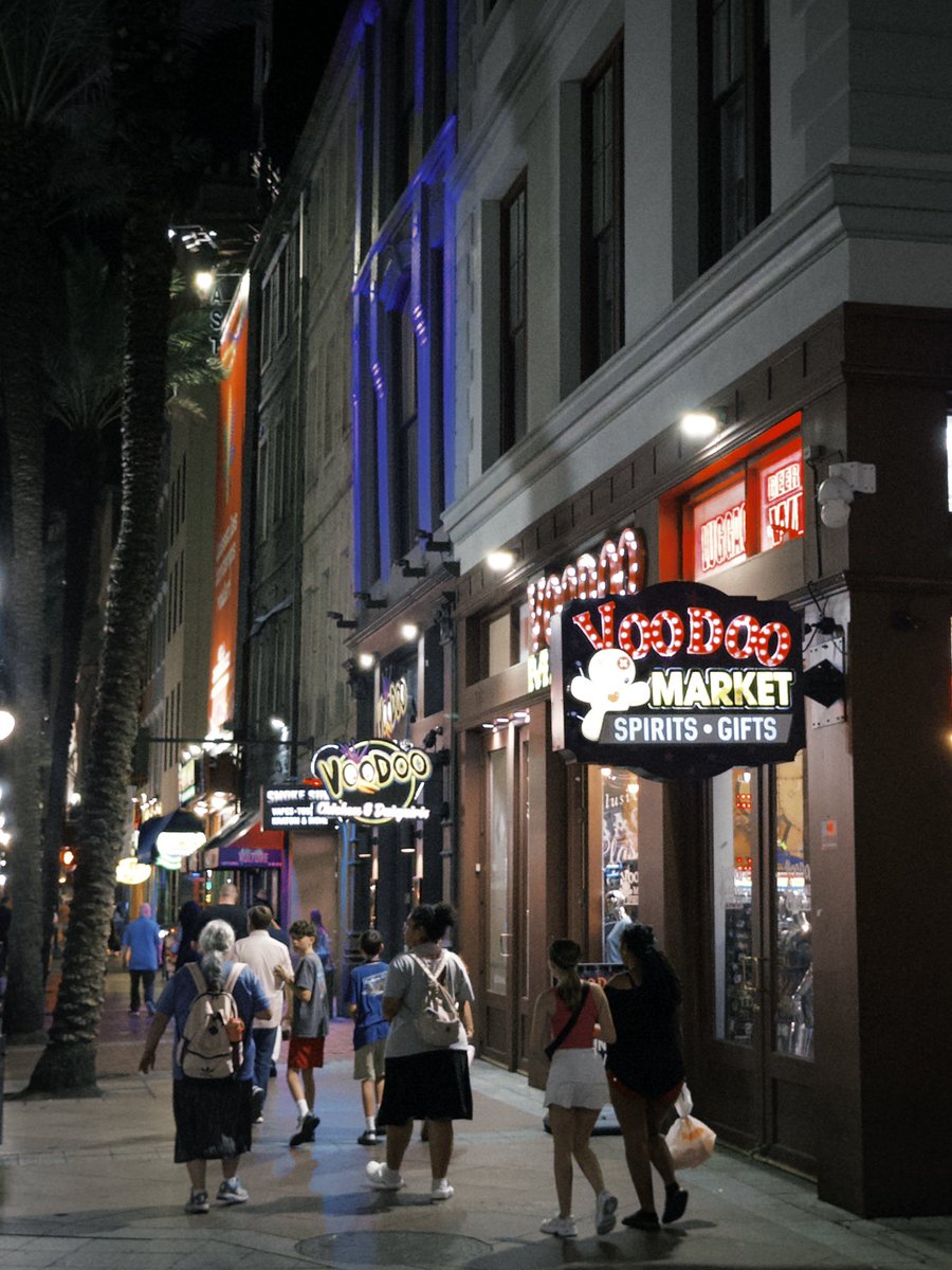 sillyprilly's tweet photo. 24 hours in NOLA 🐊 https://t.co/1VYwiOKPgL