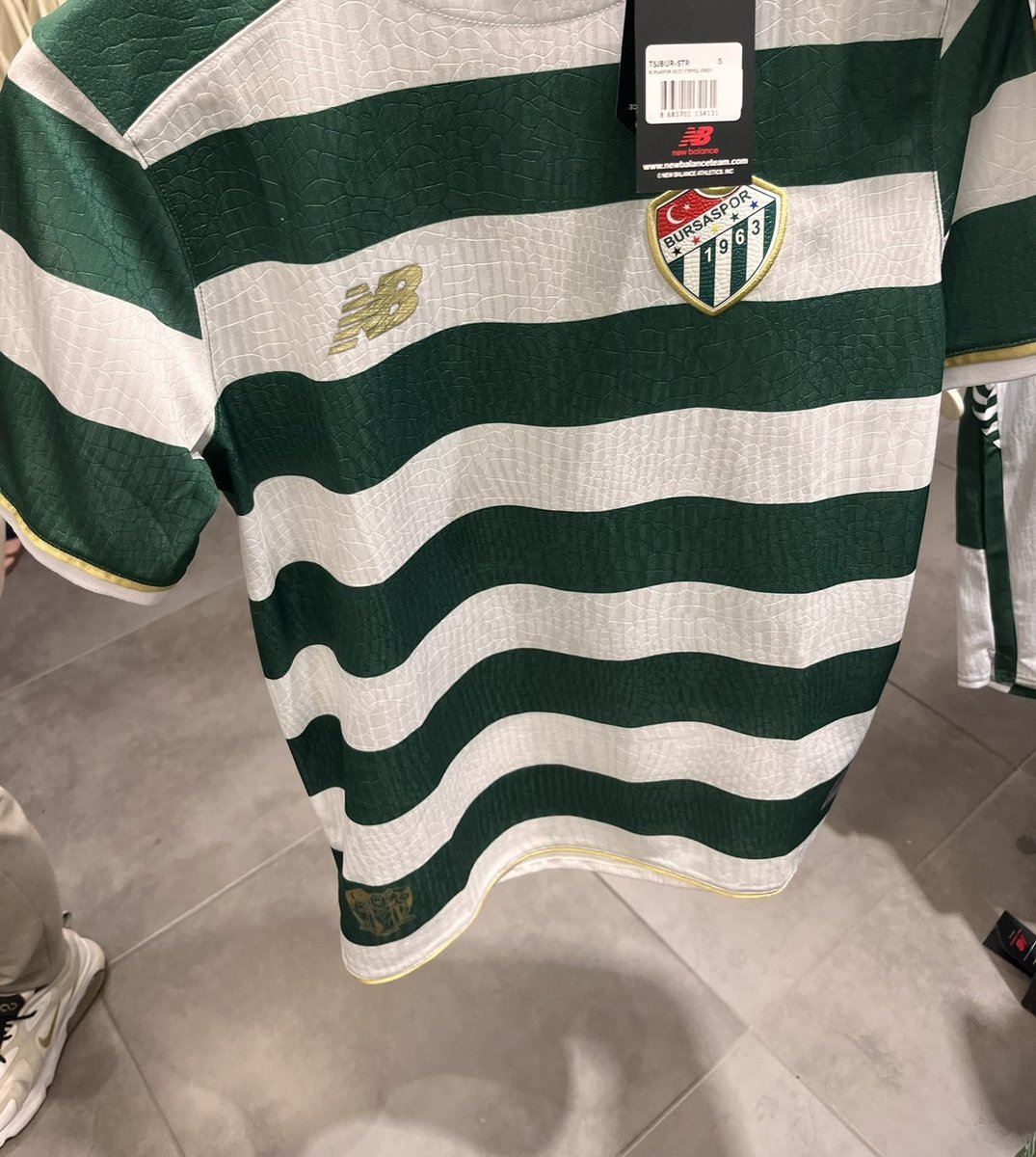 etginlik's tweet photo. Bursaspor'un 2 bin 600 TL'den satışa sunduğu işlemeli formaları: https://t.co/sqPKMC5Hkl