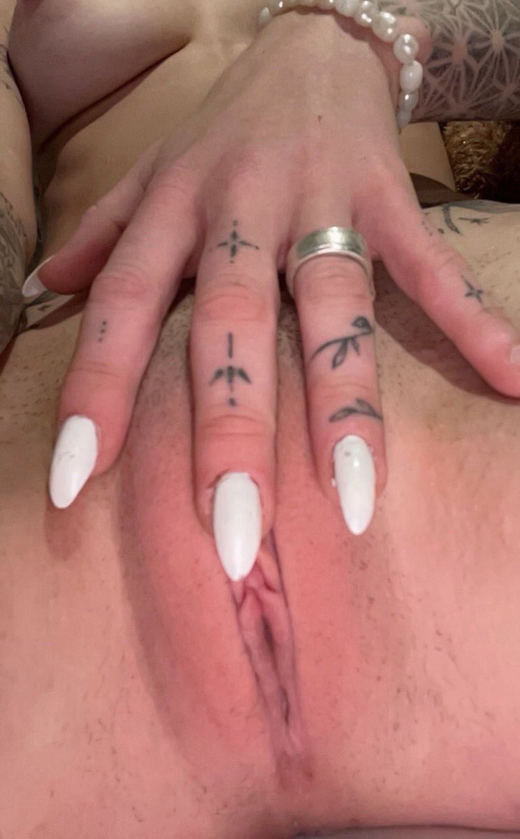thatsamexgirl1's tweet photo. dms open for live Sexting and calls https://t.co/BXnycO8gk9