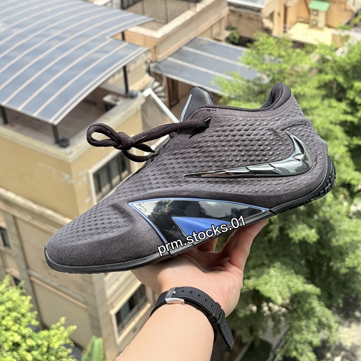 SoleRetriever's tweet photo. IN-HAND LOOK: Nike Ja 4 “Dark Mode” ☑️🅰️ @JaMorant 

🗓️ Fall 2026
📝 IM4135-001
💵 $130
📷 prm.stocks.01 (IG) https://t.co/5ss4lYnizK
