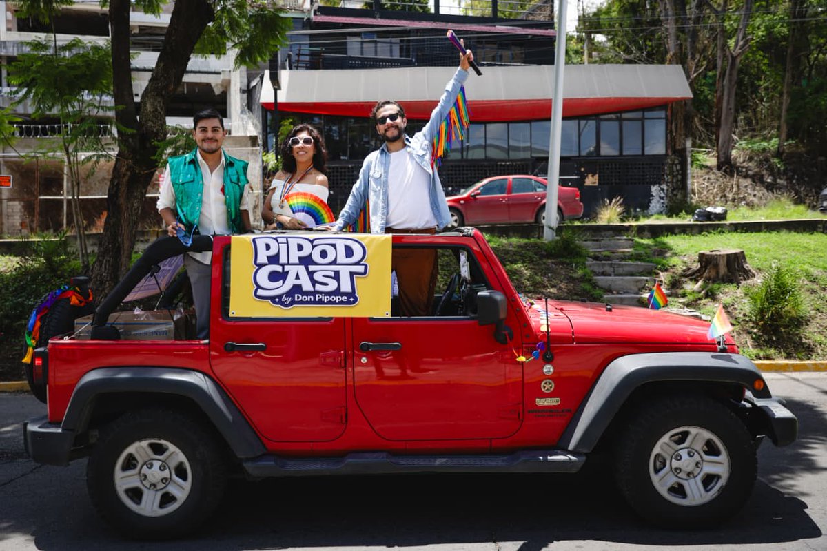 PIPODCASTMX's tweet photo. @DonPipopeMx Presente en la 25a. #MARCHALGBTQ + en Puebla. #pipodcast #soberanas https://t.co/wONQ8htBV4