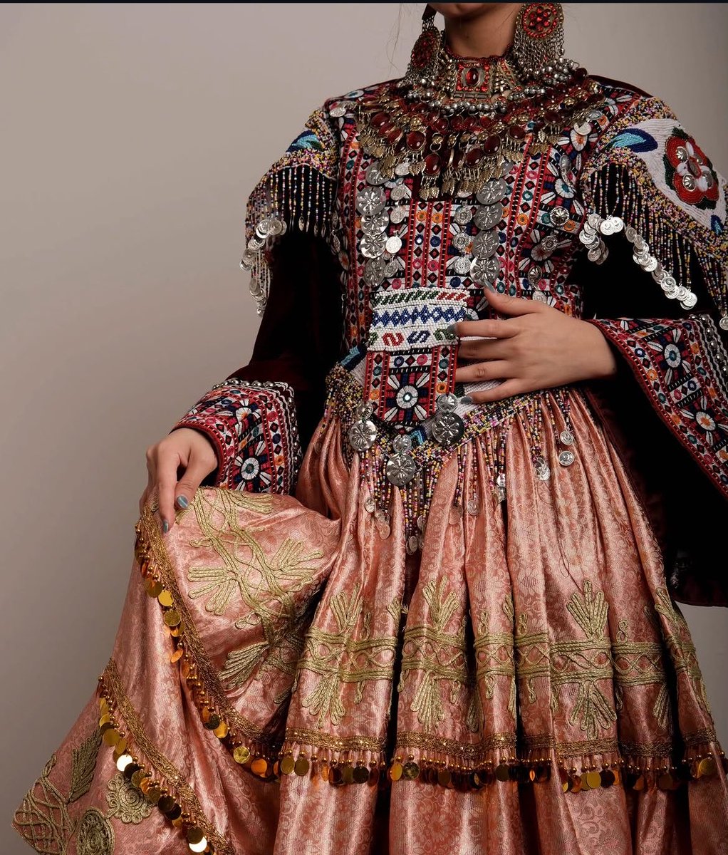 turkicplanet's tweet photo. Celebrating the Traditional Hazara Gowns https://t.co/INM3eb4WbW