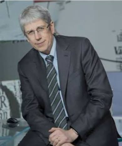 MarcelloCresce2's tweet photo. Si vocifera che Mediaset sia in procinto di cambiare i Palinsesti e che la trasmissione Fuori dal Coro di Giordano seppur svolga un ottimo servizio Pubblico non sia ben vista. Strada spianata alla Berlinguer, Milo Infante, e Labate. Silvio resuscita!! https://t.co/MvXdbXSIpr