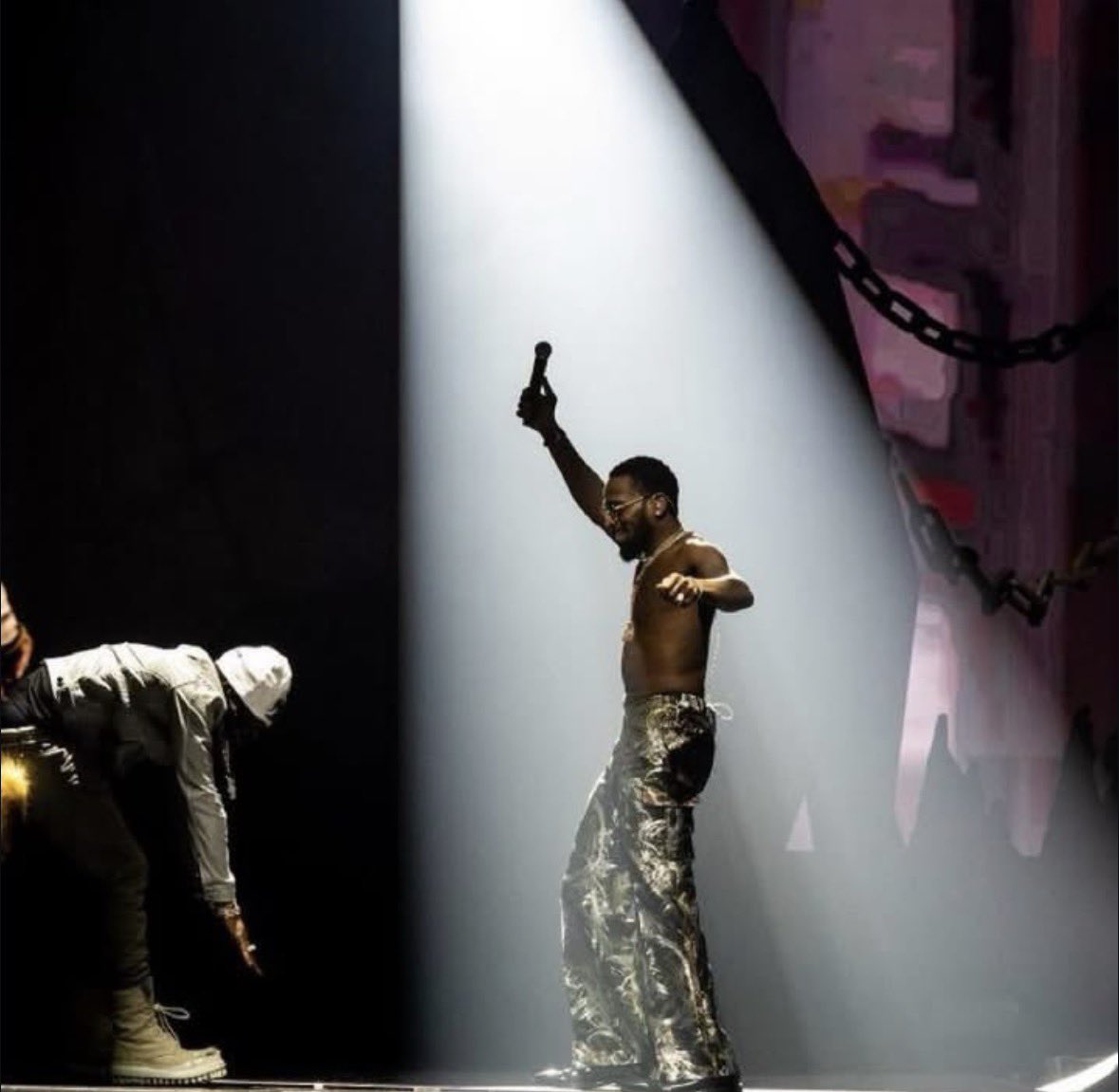 NOTJUSTOK's tweet photo. Moment Rema paid homage to D’banj at the O2. 🦇 🔥 https://t.co/hrwcknJC7j
