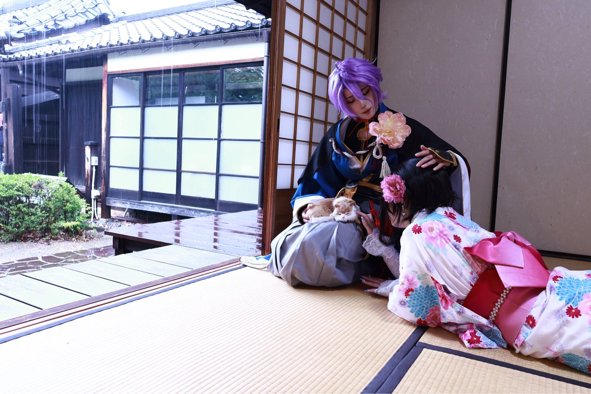 MovxcI's tweet photo. cos     刀剣 乱舞   Ｎｏ．89   
                                    ⚠︎︎創作審神者⚠︎︎

「猫ちゃんお膝の上で寝てて可愛いね！」

「そうだね、雨が止むまで一緒にいようか…」

#れも本丸さにわ会 https://t.co/WhnNsDBk5Q