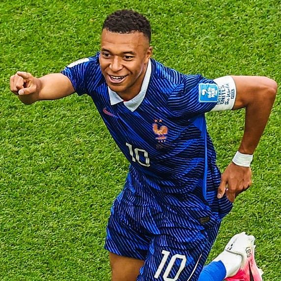 ultimate_kombo's tweet photo. He is already in the conversation of top 3 World Cup players of all Time alongside Messi and Pelé 

Mbappe is a different machine in this competition, h@te watching him is a total waste of time

I give up we continue when he goes back to Madrid https://t.co/XgXcdsouwd