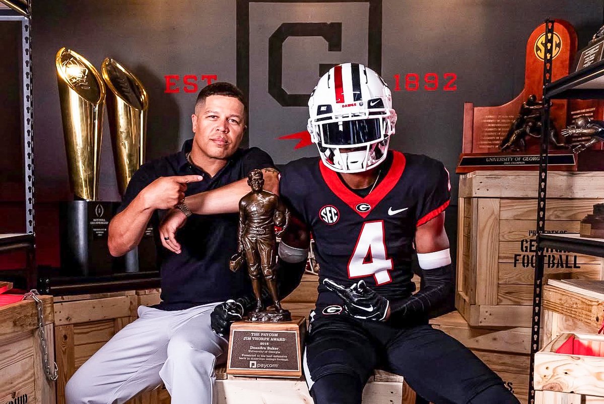 jeffsentell's tweet photo. Preston Glasco has had a whirlwind recruiting process over the last 21 days. 

The UConn commit took an OV to see UGA this weekend? How did it go? It sounds like all the boxes were checked for the nearly 6-foot-3 corner.

https://t.co/QXCNxo3b8u https://t.co/UDOT2R5RdW