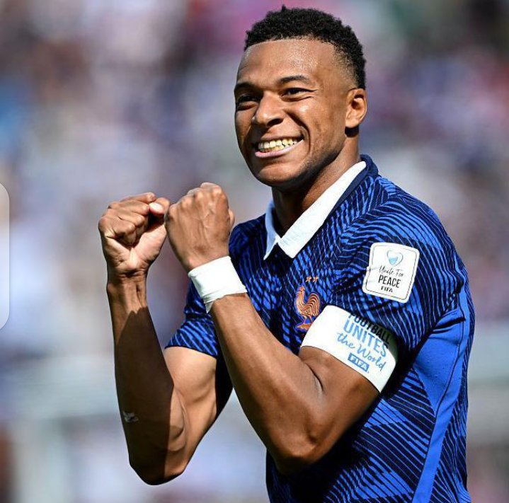 Koinlover's tweet photo. Mbappe will have more goals in this world cup than Lionel Messi. Bookmark this!

#FRAIRQ #FIFAWORLDCUP #MBAPPE https://t.co/I8Tv4WKW45
