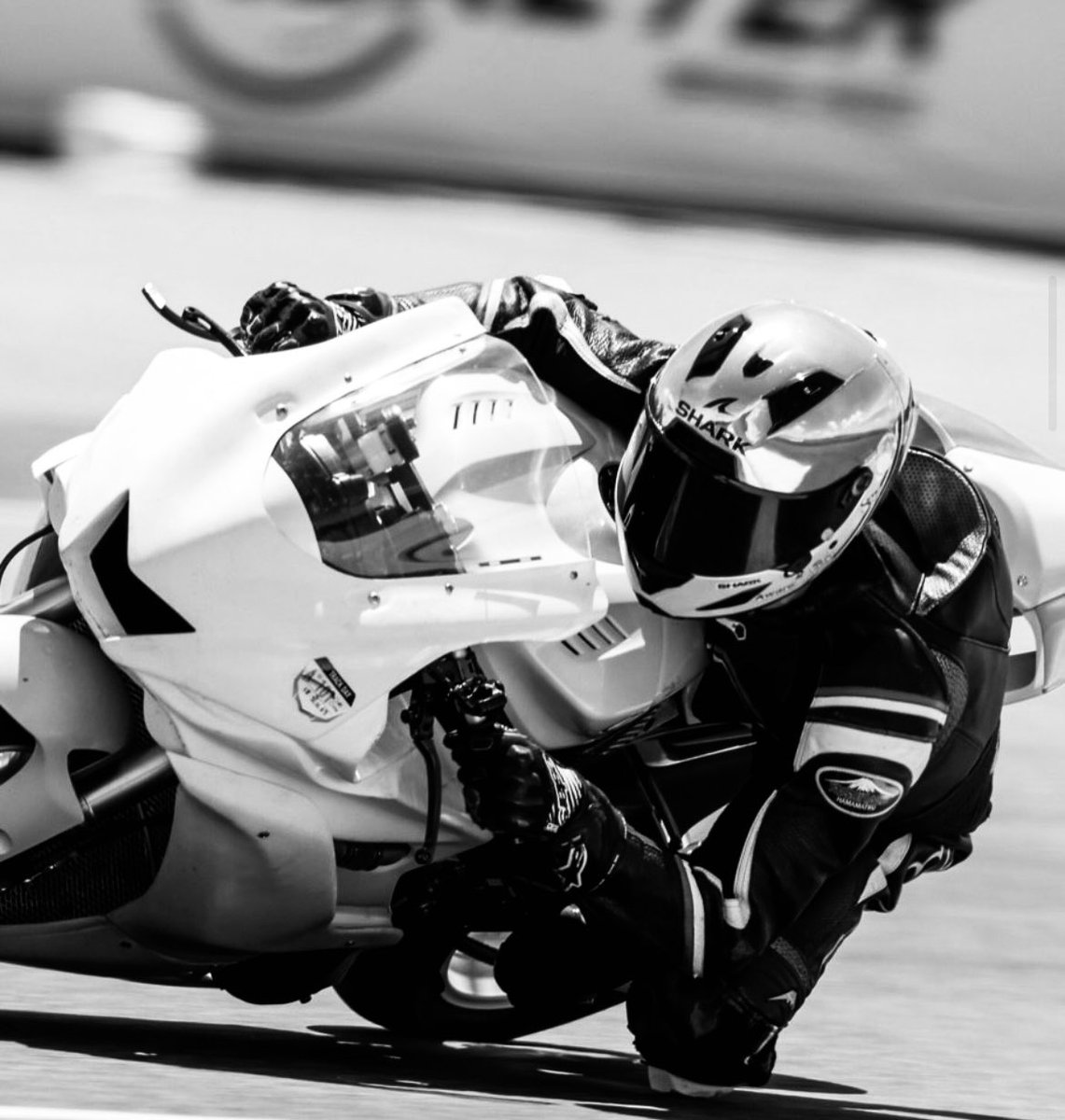 seakeenrak_'s tweet photo. #ohming one shot : love race 

ohm, um piloto famoso consolidado pela motogp, na equipe tailandesa, decide competir um amistoso contra ing, um novato esquentadinho que sempre o desafia. Porém, entre corridas e motos, eles acabam por viver um romance em alta velocidade. https://t.co/cqSEWTV98r