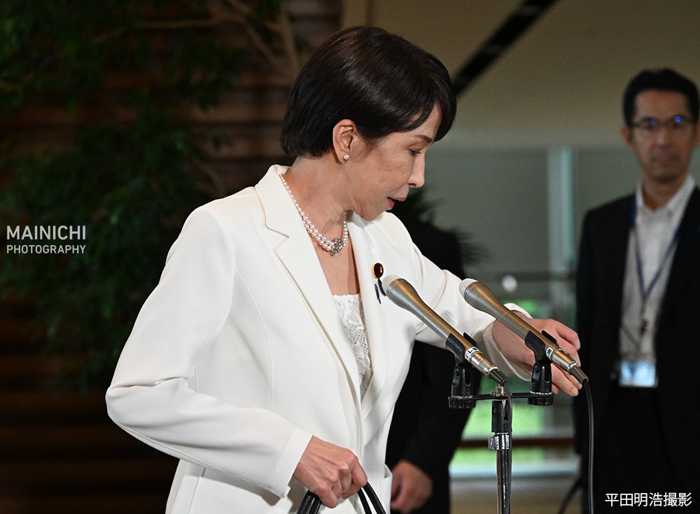 100komako's tweet photo. 毎日新聞高市首相写真シリーズほんと好き。
サナ活はかどるわ。 https://t.co/z49ZPeUsxl