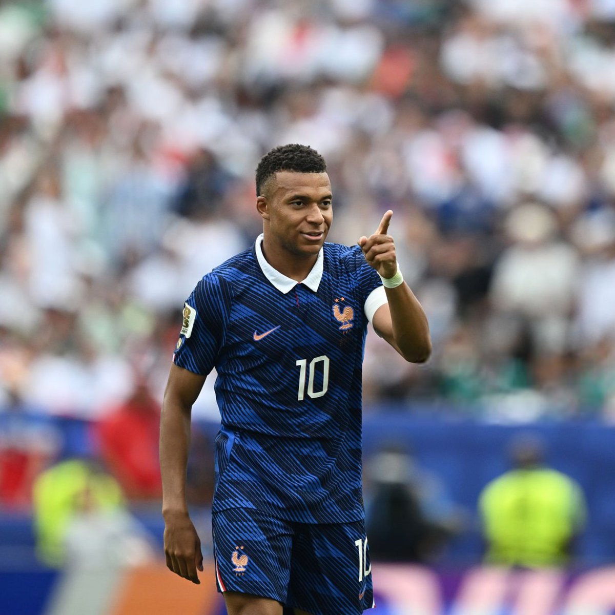 lnstantFoot's tweet photo. Kylian Mbappé en Coupe du Monde : 15 Buts.

Kylian Mbappé à l'EURO : 1 But.

MONSIEUR COUPE DU MONDE. 🔥🇫🇷 https://t.co/IRKT8DxuTB