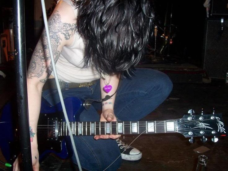 sickheadsong's tweet photo. brody dalle https://t.co/Fhm2KI3juw