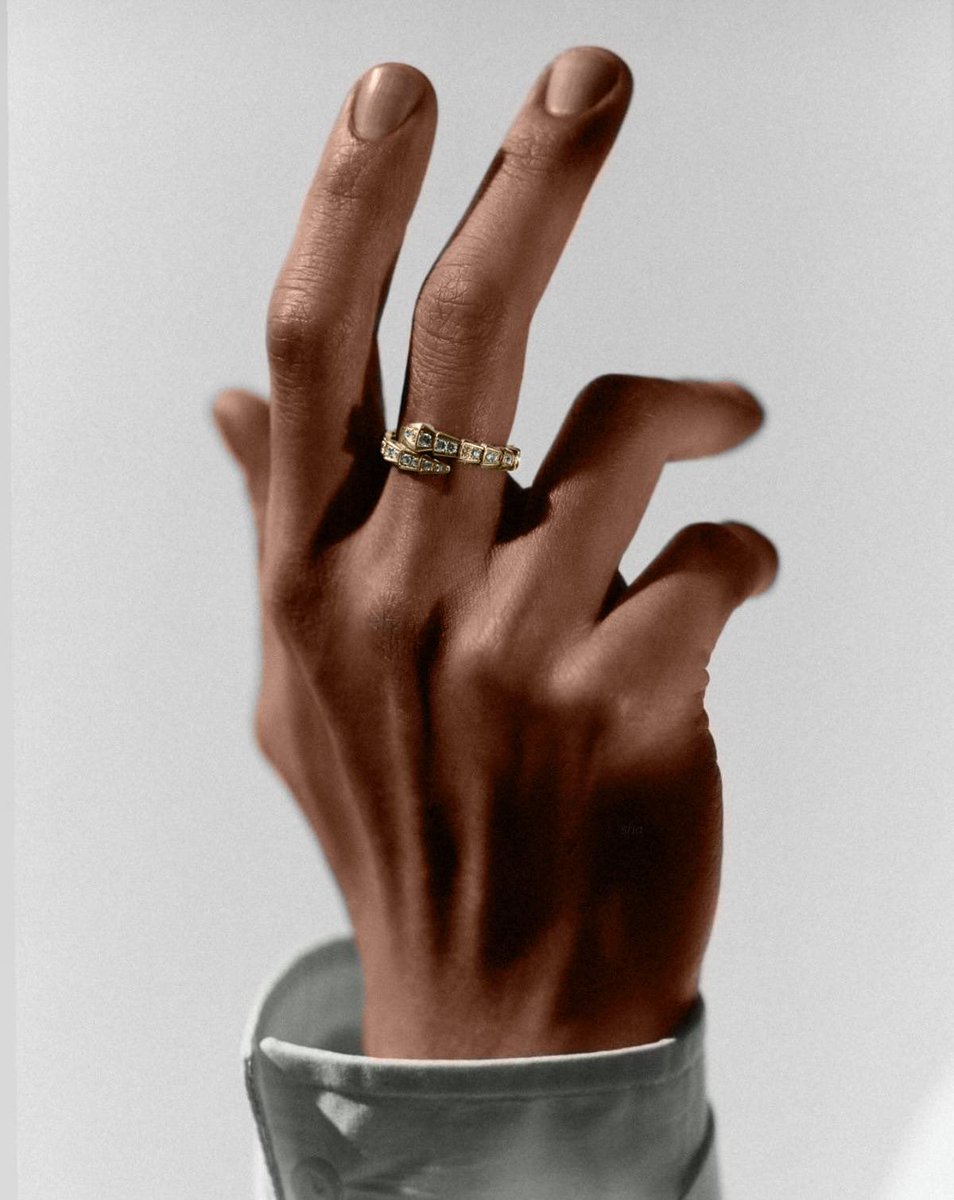 seungt0phyun's tweet photo. don’t think i’ve ever shared this but i once edited this photo of seunghyun’s hand that was in b&amp;w and added colors so i thought i’d show you :) https://t.co/qnEm2eUYlT