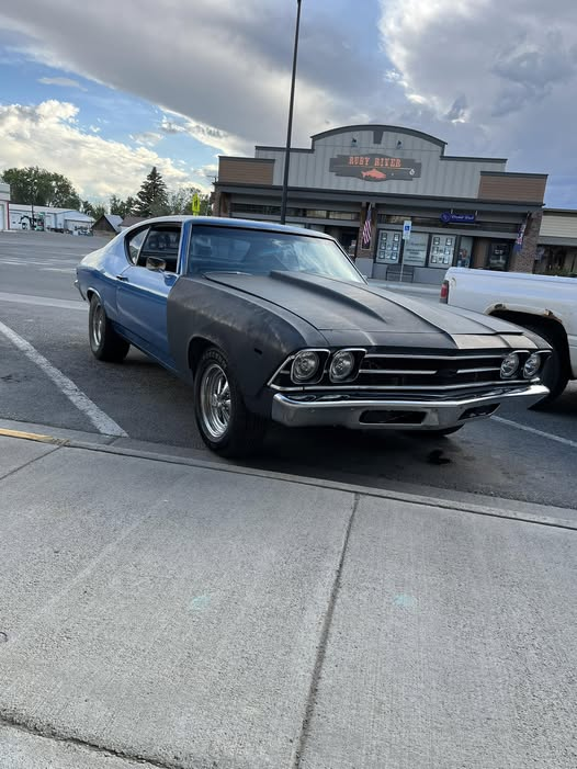 Irina_exh's tweet photo. This is super hard!  

Only real classic car fans can tell what year and what car it is https://t.co/breEDyFP7h