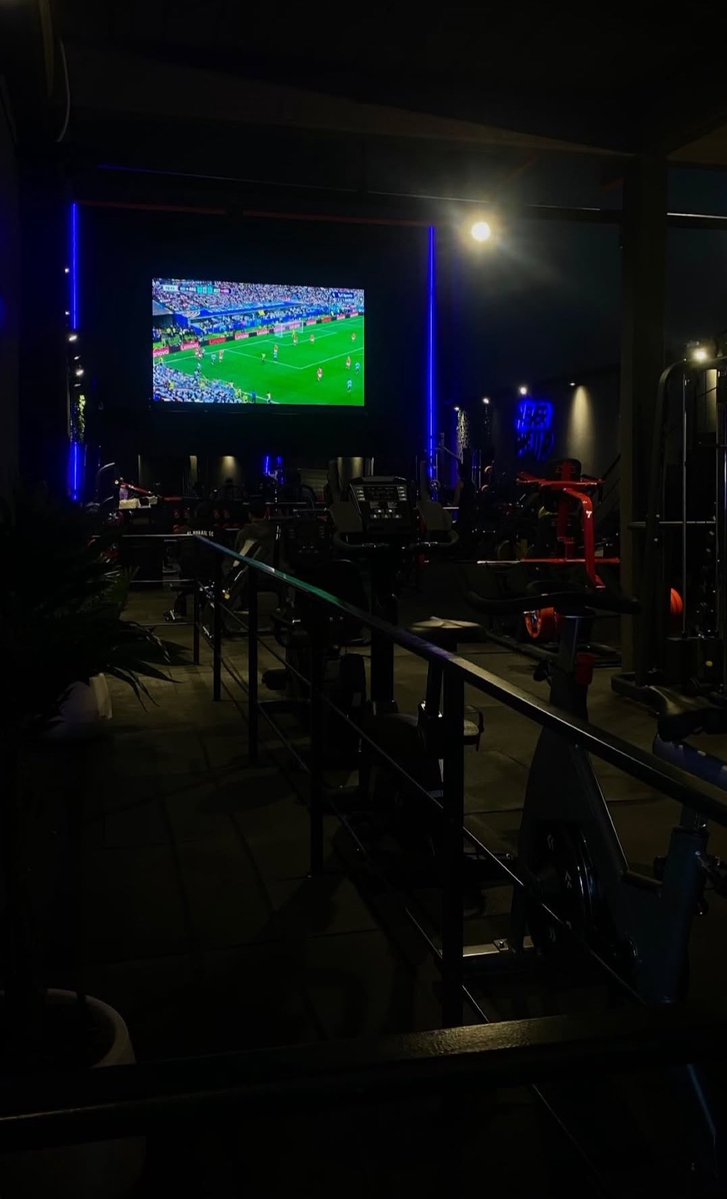 rousafernandez's tweet photo. A Messi en primer plano, mientras desintegro las fibras musculares https://t.co/2fOVAG4xHf