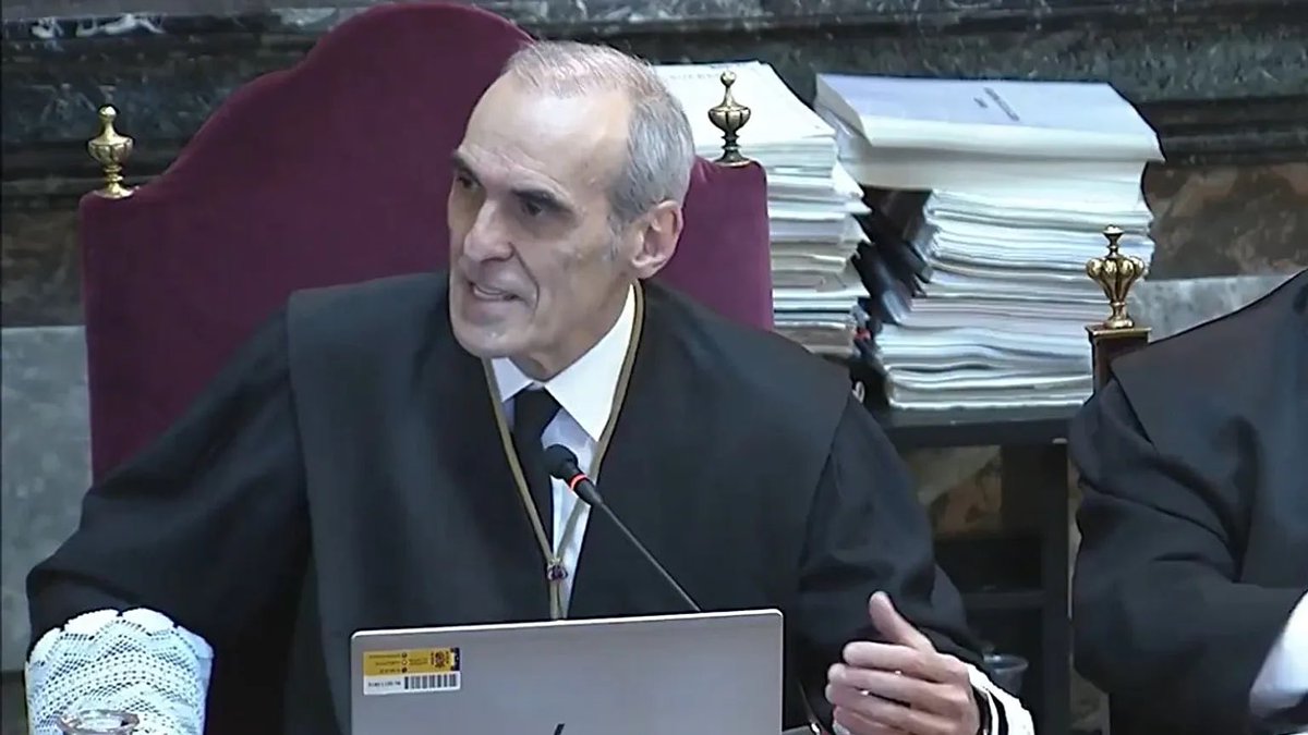 pedropcelis's tweet photo. ✋🏻Mi reconocimiento y aplauso para él, D. Alejandro Luzón, Fiscal Jefe Anticorrupción. https://t.co/pBmCo9JDVX