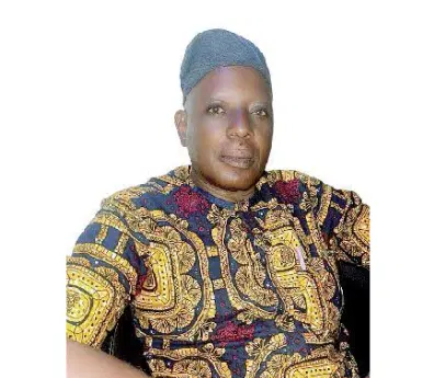Thenichenews's tweet photo. Terrorists have gone steps further in audacity and daredevilry with the abduction of emissaries dispatched to deliver ransom to secure release of hostages in Kwara. In the latest confusion, the hoodlums abducted a chieftain of the Oodua Peoples Congress (OPC), Comrade Bayo Fabiyi, alongside two other persons that had gone to negotiate freedom for captives in Oko-Irese, Irepodun Local Government Area of Kwara State.

Details: https://t.co/Sl4ZAcDdh3