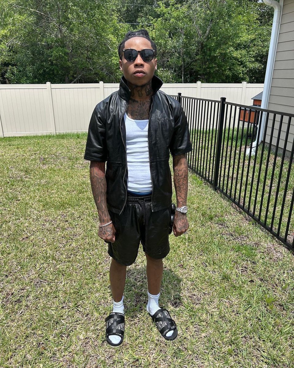 p4l_brokeasf's tweet photo. BIG POWER 🖤🔋 https://t.co/Cfev7VszeS