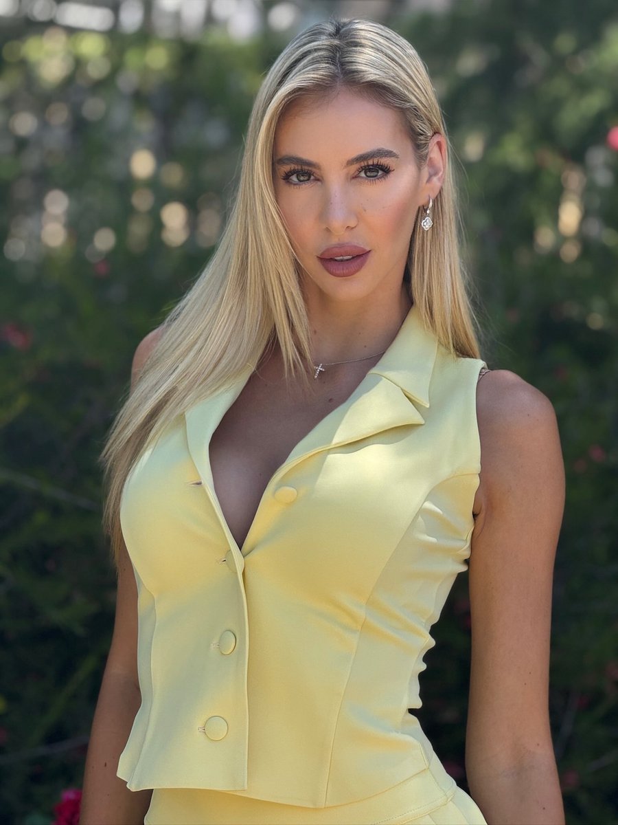 briteresi's tweet photo. 💛🌻 https://t.co/zS1zuqGuR3