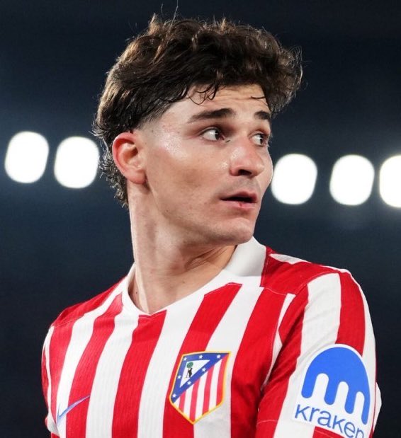 espaspam509's tweet photo. 🚨💣 BREAKING | JULIÁN ÁLVAREZ OUVRE LA PORTE À UN DÉPART !

Julián Álvarez a confirmé avoir discuté de son avenir avec les dirigeants de l’Atlético Madrid. L’attaquant argentin estime qu’un départ pourrait être la meilleure option pour la suite de sa carrière.

Déjà suivi par plusieurs grands clubs européens, le champion du monde argentin pourrait devenir l’un des dossiers les plus chauds du mercato estival.

#JulianAlvarez #AtleticoMadrid #Mercato #TransferNews #Football #LaLiga #Argentina #BreakingNews #FootballNews #Transfers #Soccer #Futbol #TransferMarket #Mercato2026