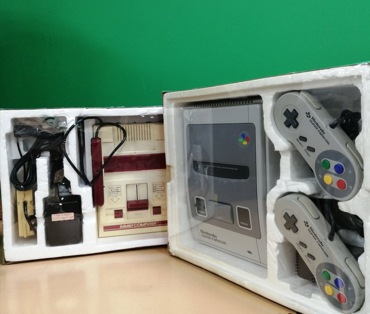 off_kounan's tweet photo. 「最近ゲームやってないな」
というアナタ
お休みの日に
レトロゲーム三昧は
いかがですか❓️

#オフハウス江南店
#ファミリーコンピュータ
#ファミコン世代
#あの頃 https://t.co/Hla7hmEe66
