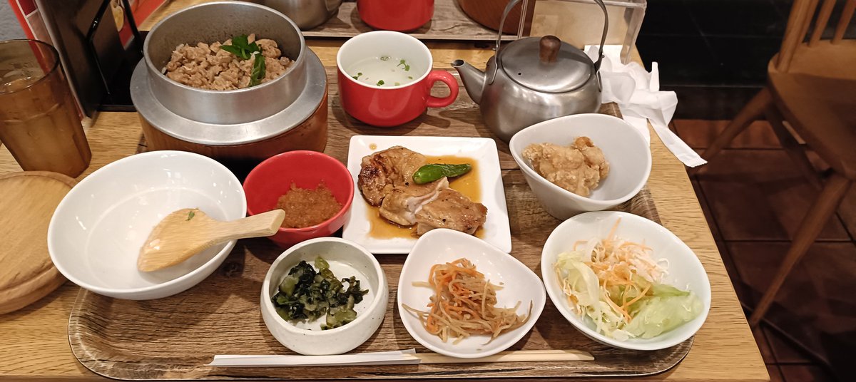 derutaisu's tweet photo. 昼は釜飯 https://t.co/9bETwCiroq