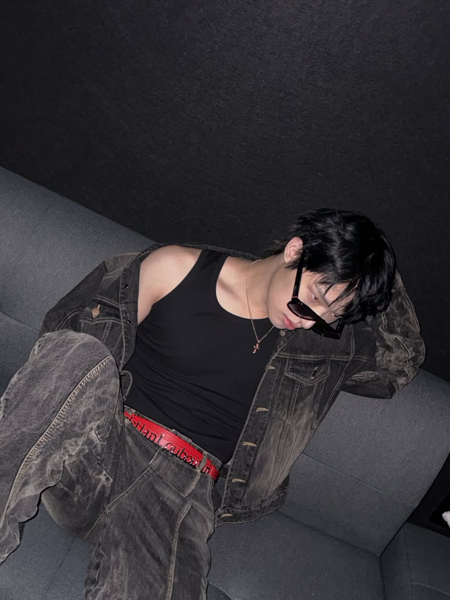 mingimmie's tweet photo. Berikan aku 1000 foto mingi di sofa maka akan aku guncangkan dunia https://t.co/SlkVIxgL0T