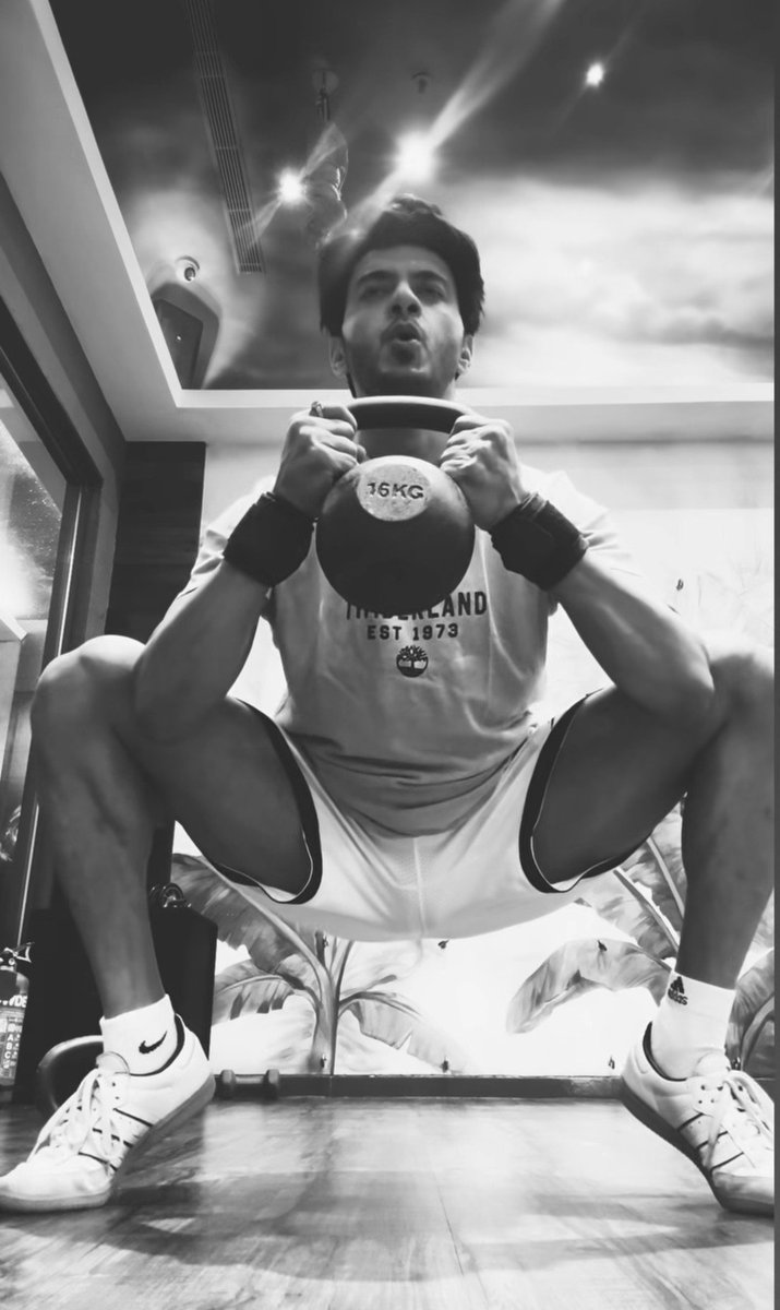 vsc_trends's tweet photo. 16kgs
#DoDuniyaEkDil
#snevik #VikramSinghChauhan https://t.co/ChWlmO5Nrj