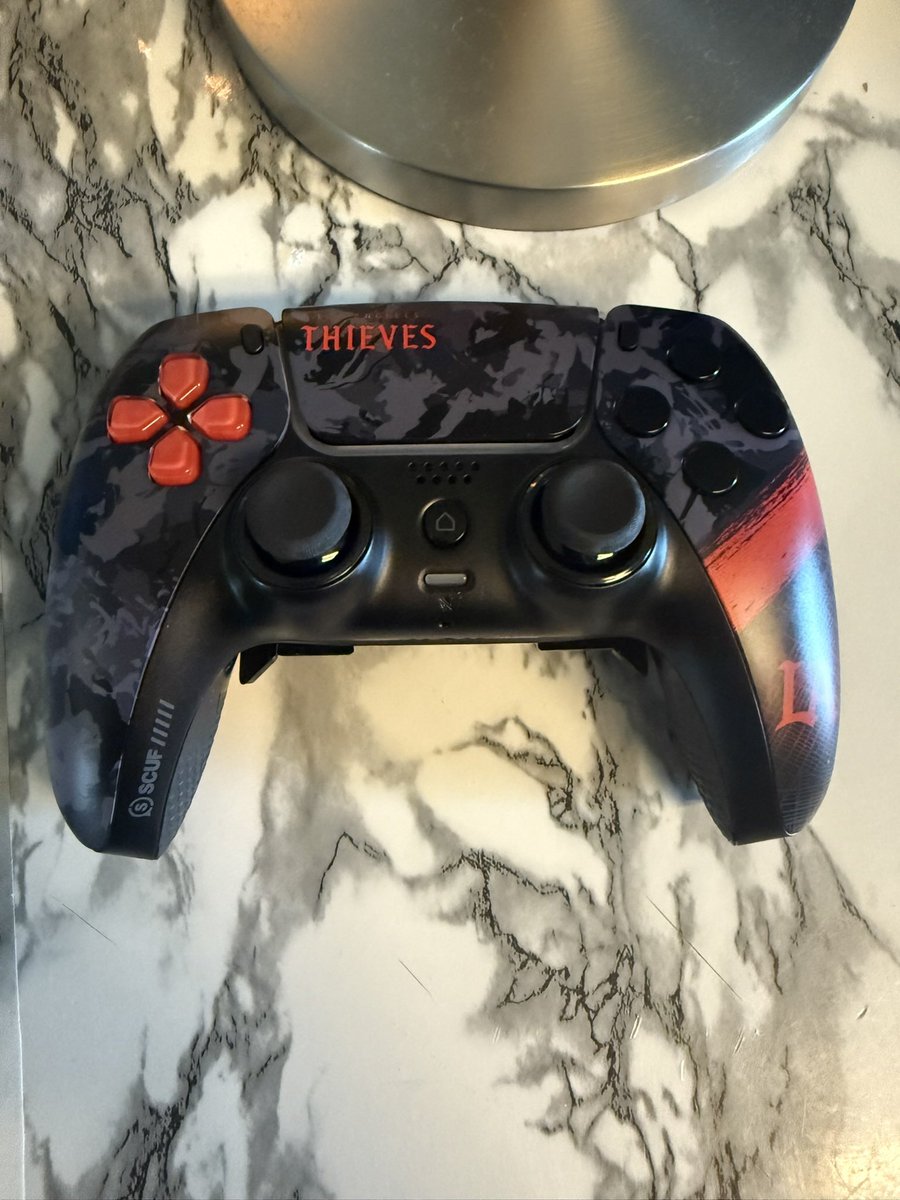 HydroEliteCards's tweet photo. @LAThieves @EWC_EN Got the @LAThieves Scuf controller too! 💯 https://t.co/gB00bEl4EQ