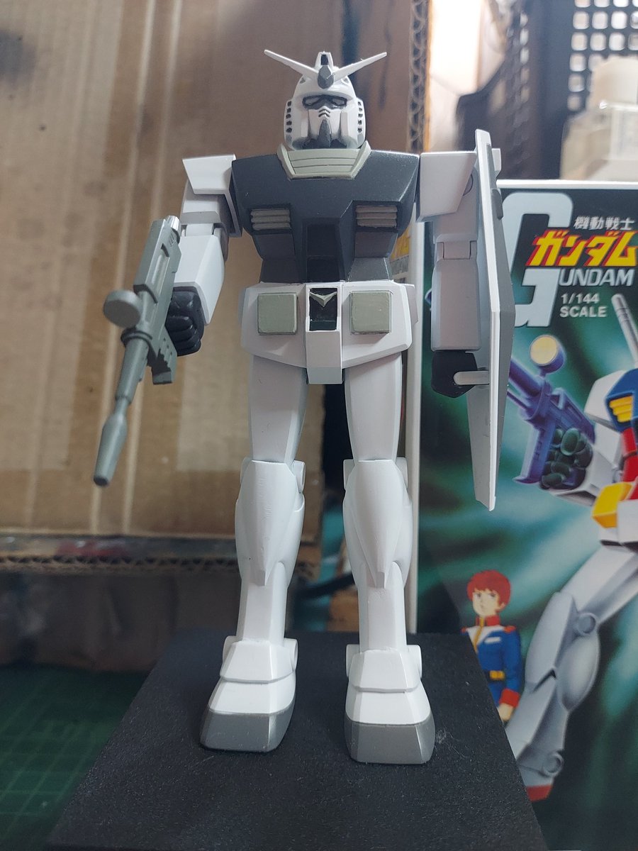 RalRal31's tweet photo. 改めて最近制作したやつです
展示会のコンペ｢ガンダム｣
作品名:ガンダムVerナフサ不足　　　　　　　　
　笑
#ガンプラ
#楽しくガンプラ作っちゃおーの会作品展 https://t.co/2MekQWFmkQ