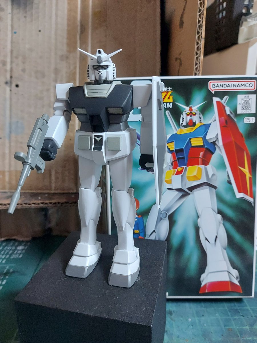RalRal31's tweet photo. 改めて最近制作したやつです
展示会のコンペ｢ガンダム｣
作品名:ガンダムVerナフサ不足　　　　　　　　
　笑
#ガンプラ
#楽しくガンプラ作っちゃおーの会作品展 https://t.co/2MekQWFmkQ