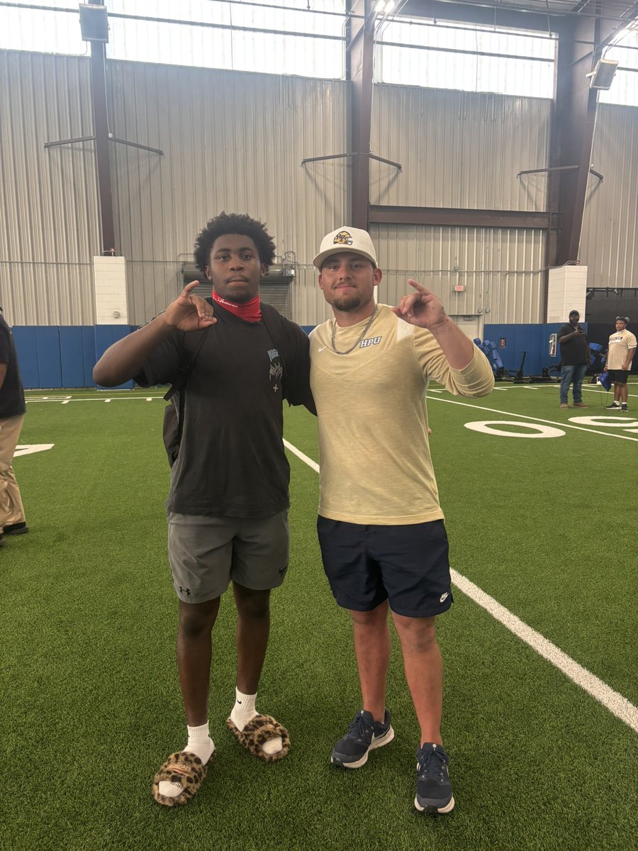 JoshJack2027's tweet photo. Had a great day at @hputxfootball camp today! Appreciate @justin3kay for the 1on1 coaching!

@JabaraWilliams @CoachDouglasIII @Crosby_CougarFB @RecruitCrosby https://t.co/WdKHSleC5n
