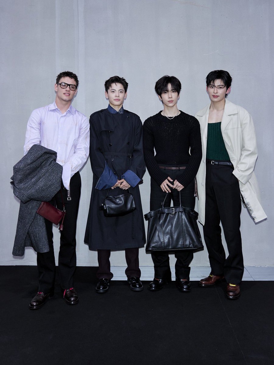 GMMTV's tweet photo. "ปอนด์ ณราวิชญ์" เข้าร่วมชมโชว์ในงาน Prada Spring Summer 2027 Menswear Show เมื่อวันที่ 21 มิถุนายนที่ผ่านมา ณ มิลาน ประเทศอิตาลี

#PradaSS27
#Prada @Prada 
#PradaSS27xPond
#ppnaravit @ppnaravit 
#GMMTV https://t.co/qOLA9T1x6F