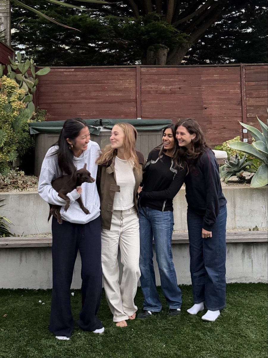 MachJustine's tweet photo. so grateful that nights in my sf house sound like jack johnson and not ai slop https://t.co/3bTXTkMqUe