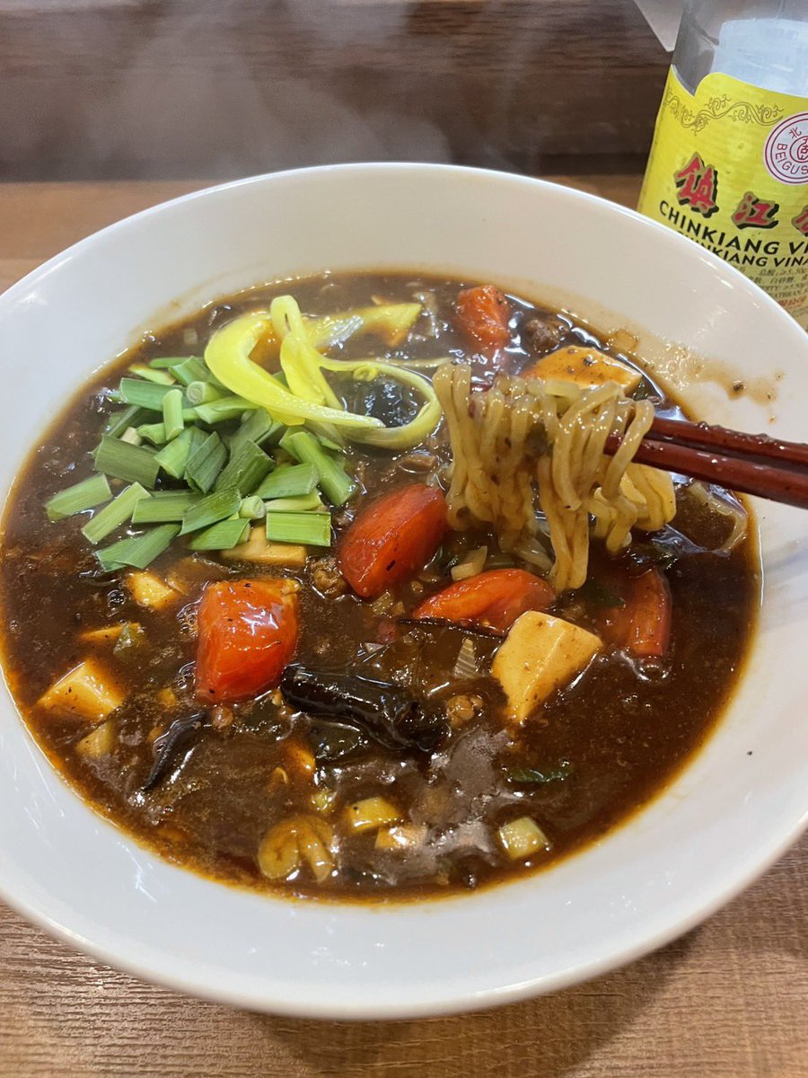 Ramen_Ibushigin's tweet photo. 本日より
季節のラーメン
#フレッシュトマト入り麻婆豆腐麺
が始まります

爽やかな酸味と甘さをお楽しみくださいませ

さて
今日もラーメン日和
皆様のご来店をお待ちしてます♪ https://t.co/ogd7juJNrO
