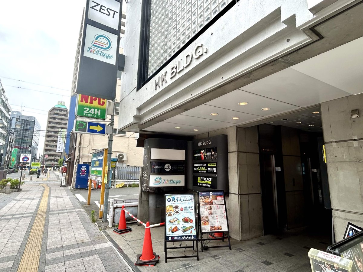 panoravr's tweet photo. VTuber特化型XRライブハウス「1st Stage」が東京都八王子市にオープン　収録・配信・各種イベントまで幅広く利用可能
https://t.co/py9IiEx3Ot

透過LEDパネルを採用したライブハウス「1st Stage」がオープン。個人アーティストや小さなチームでも、本格的なXRライブが開催可能に。 https://t.co/MM4ZRR0ct7