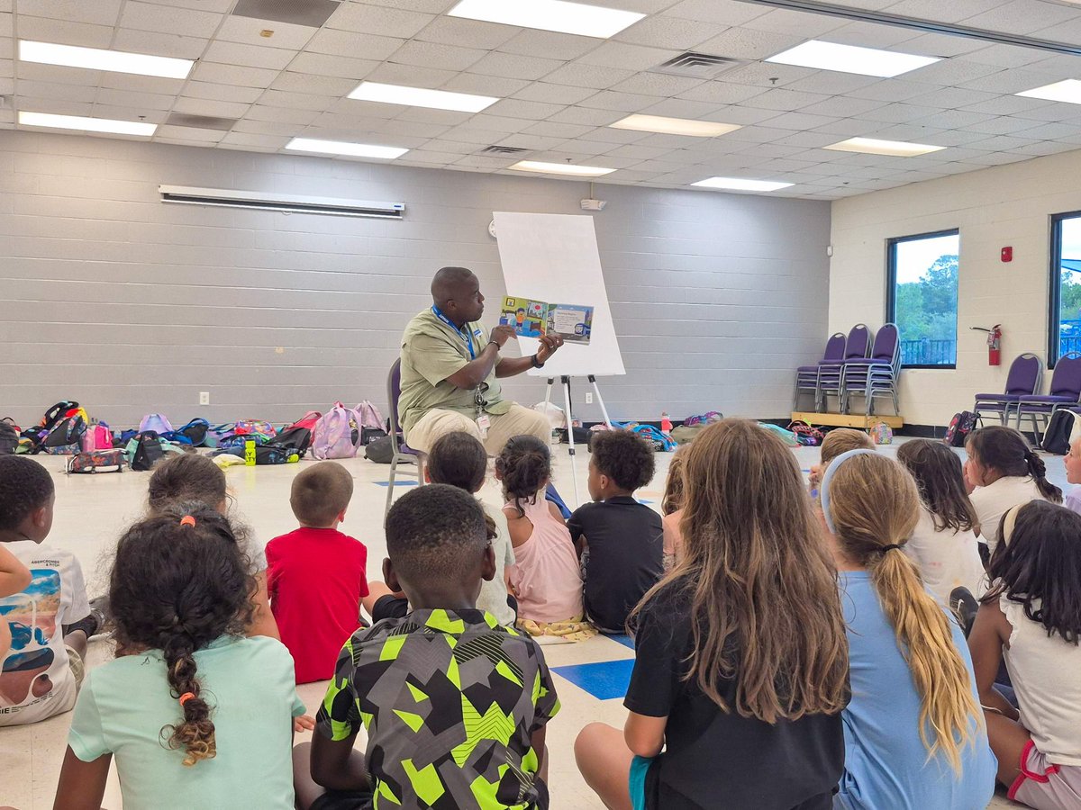 GoHART's tweet photo. Reading with HART! 📖🚌

The Summer Camp tour team rolled into the Campo Family YMCA, where they spoke with a large, enthusiastic group of kids.

With so many eager listeners, it was the perfect opportunity to read Milo Rides with HART, our transit-themed children’s book, a rhyming adventure introducing young riders to public transportation in a fun and engaging way.

The kids really enjoyed the story, and we loved sharing a little HART adventure with them! 💙