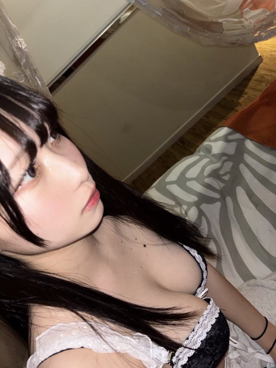 amimipan's tweet photo. 今日の供養は過去の配信の切り抜きだけどこれを無課金で見せてるの普通にやばいね https://t.co/CmAaw9agHV