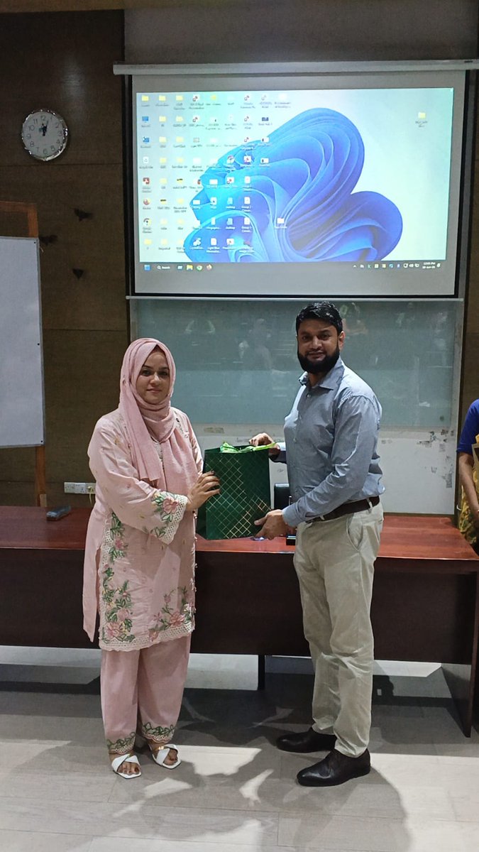 myewubd's tweet photo. Guest Lecture Session https://t.co/Hnie12BbUX