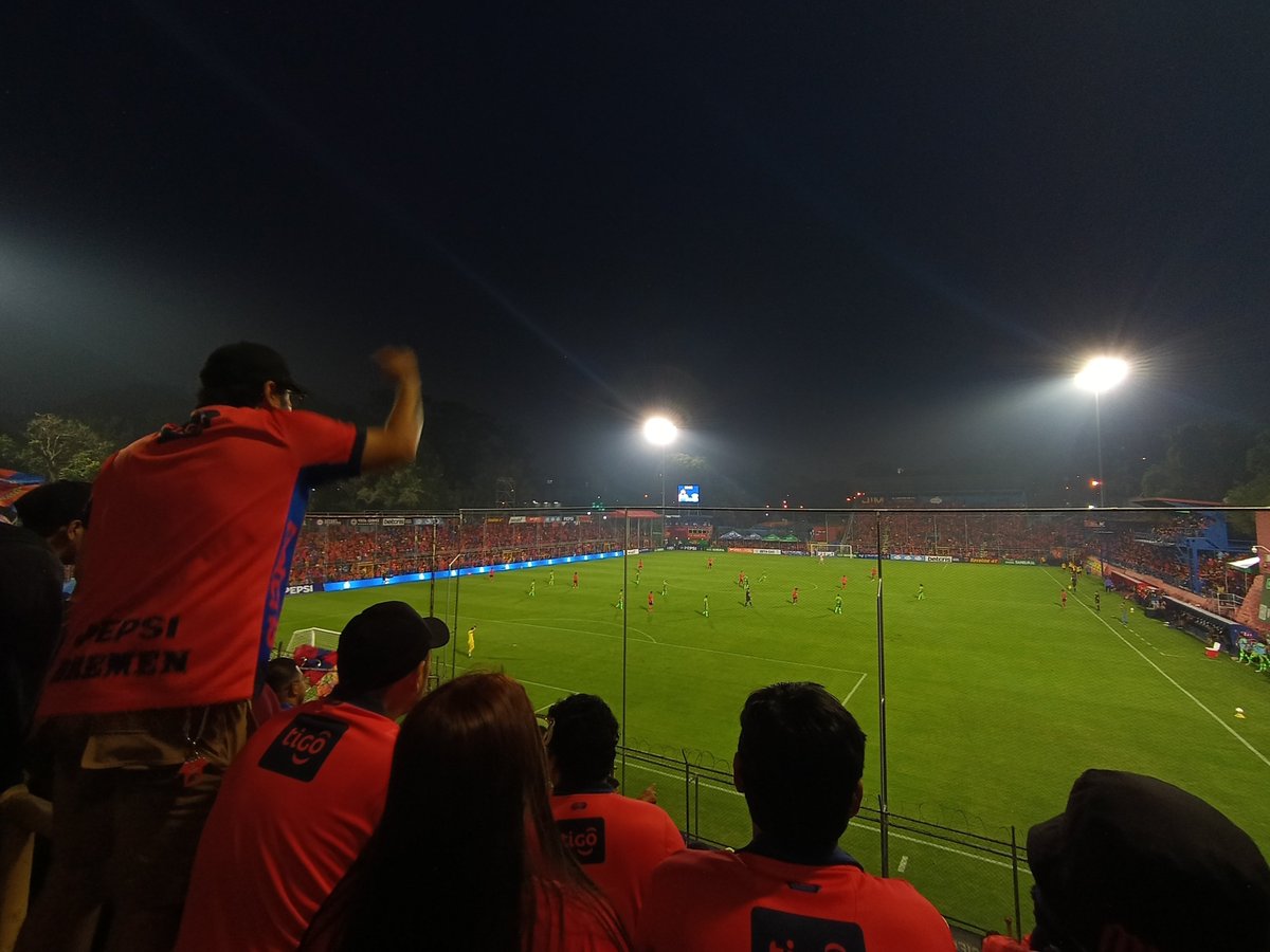 AvernoRojo36's tweet photo. YA VUELVAN @Rojos_Municipal extraño ir al MFC, extraño usar mis camisetas en día de juego, no es lo mismo usarlas en día normal https://t.co/Az0LKsBrAw