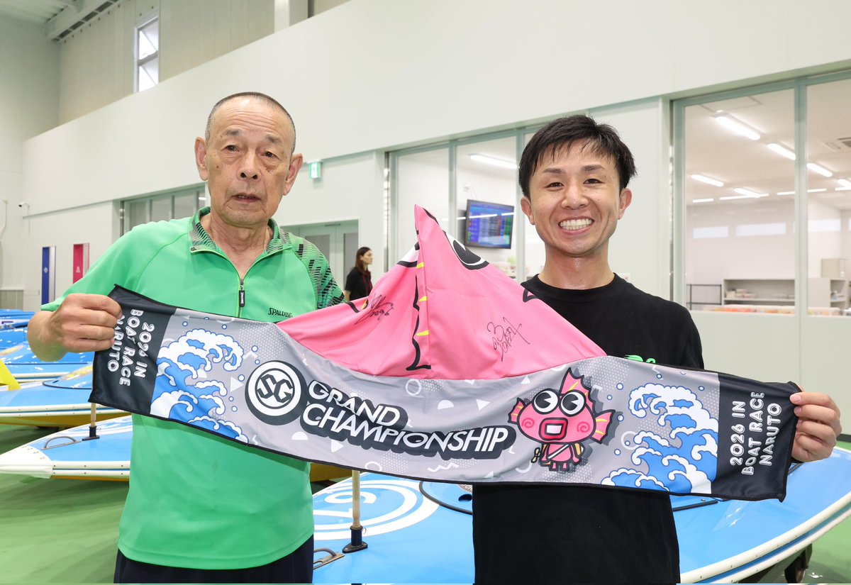sponichiboat's tweet photo. ＼菅章哉選手＆中道善博氏サイン入りタオル🎁／
ボートレース鳴門で開催中の第36回SGグランドチャンピオンで地元勢唯一の出場となる #菅章哉 選手と、初日スポニチ紙面に菅選手への応援メッセージを残した本紙評論家の #中道善博 氏のサイン入りタオルを1️⃣人にプレゼント❣️

ｰｰ地元でのSG開催について中道氏から菅選手へのエール

　「ボートレーサーであれば、地元レース場でのビッグ競走タイトルを是が非でも奪取したいところ。私がかなえられなかった夢を徳島支部後輩の菅に託します。」

応募方法📝
①＠sponichiboatをフォロー
②本投稿をリポスト
※6/28〆切
※菅章哉選手へのメッセージもぜひお願いします🙏