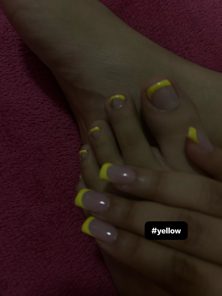 Feetzlove01's tweet photo. Ughh where the men that love feet at😩#x #feetfetısh #feetworshi̇p https://t.co/vP9E3W5iMo