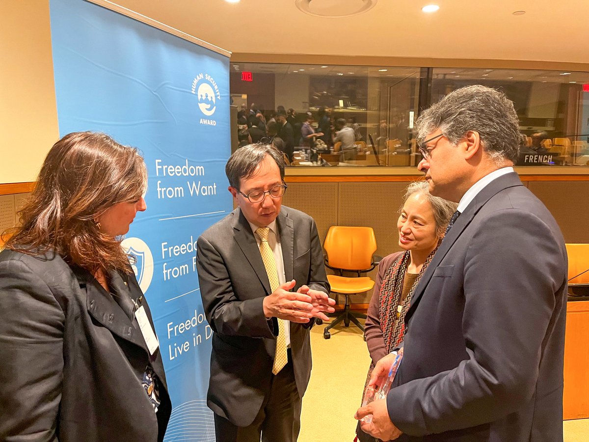 shokonoda's tweet photo. 🏆Congrats to @UNDP colleagues &amp; the UN teams behind the #HumanSecurityAward-winning programmes, hosted by @JapanMissionUN, @CostaRicaONU &amp; @REPSENNY.

Their work demonstrates why people-centred solutions are central to navigate crises &amp; build lasting peace.

#PeacebuildingWeek https://t.co/UbF4jUPEVD