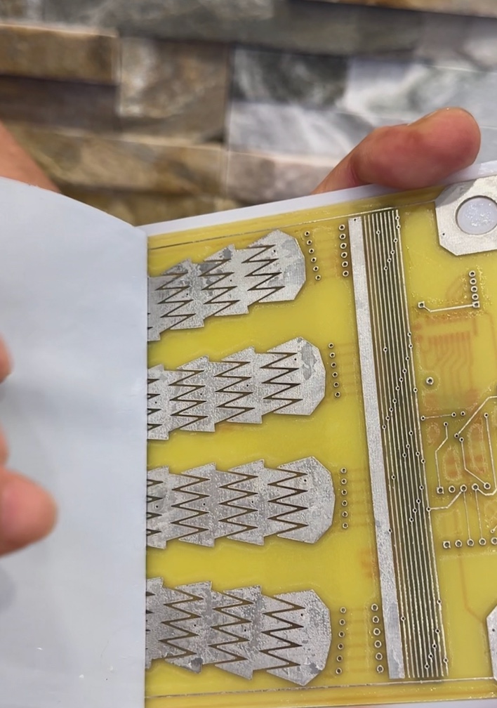 メタトロンに代表される波動測定器の中身ってこのレベル。
