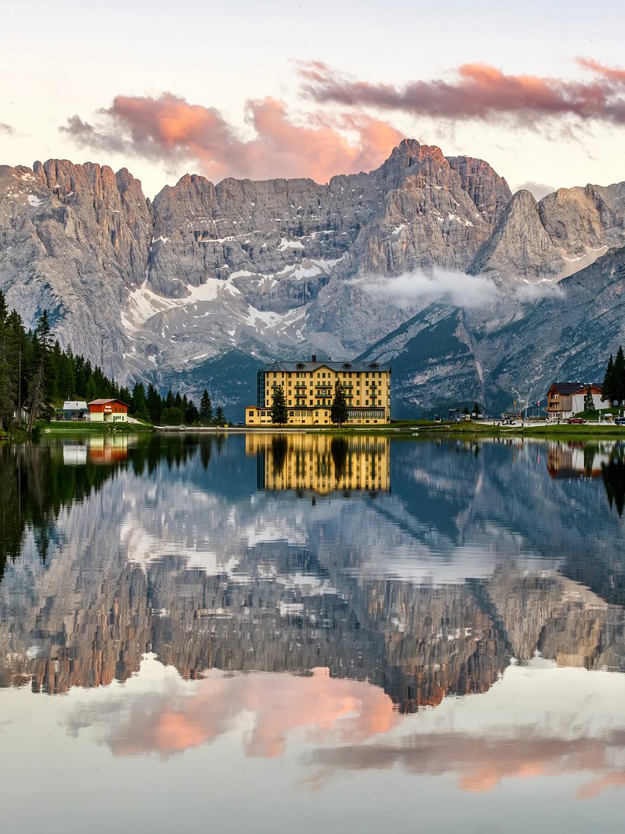 earthwhisperss's tweet photo. Morning in Dolomites https://t.co/YkROA0U0FT