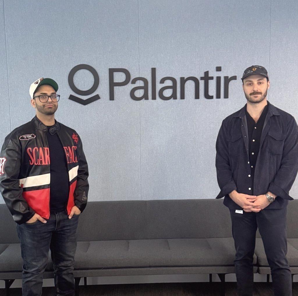 nskr0414's tweet photo. PALANTIR $PLTR がアメリカ陸軍から大きな成果を獲得したって発表したよ。

陸軍が最優先の近代化プログラム NGC2 の基盤データ構造を正式に確立したんだ。

Palantir の Foundry がクラウドデータ層で、Anduril の Lattice が戦術データ層を担当。NGC2 は次世代指揮統制プログラムで、Palantir https://t.co/DmCl7kg1iI